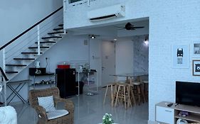 Duplex Seaview Comfort Stay In City By Iz